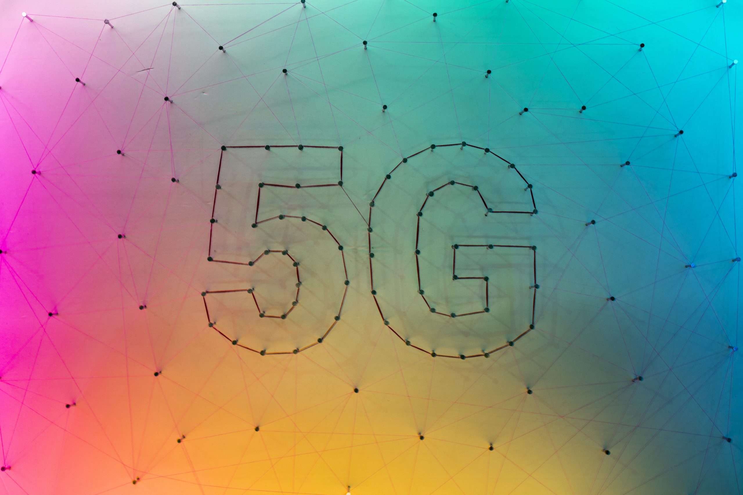 5G mreža ni na koji način nije povezana s COVID-19 cjepivima i smrtnošću ljudi
