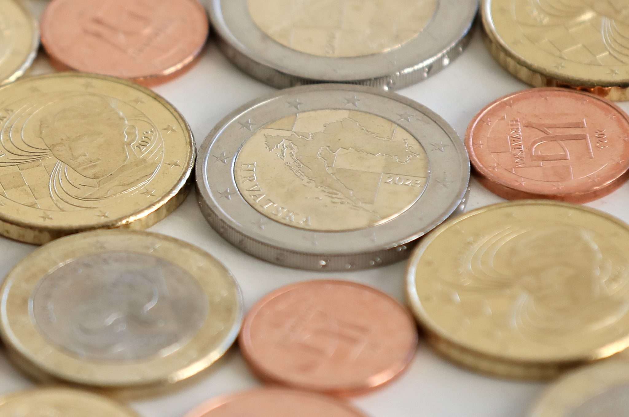 Digitalni euro neće zamijeniti gotovinu i neće služiti za kontroliranje svijeta